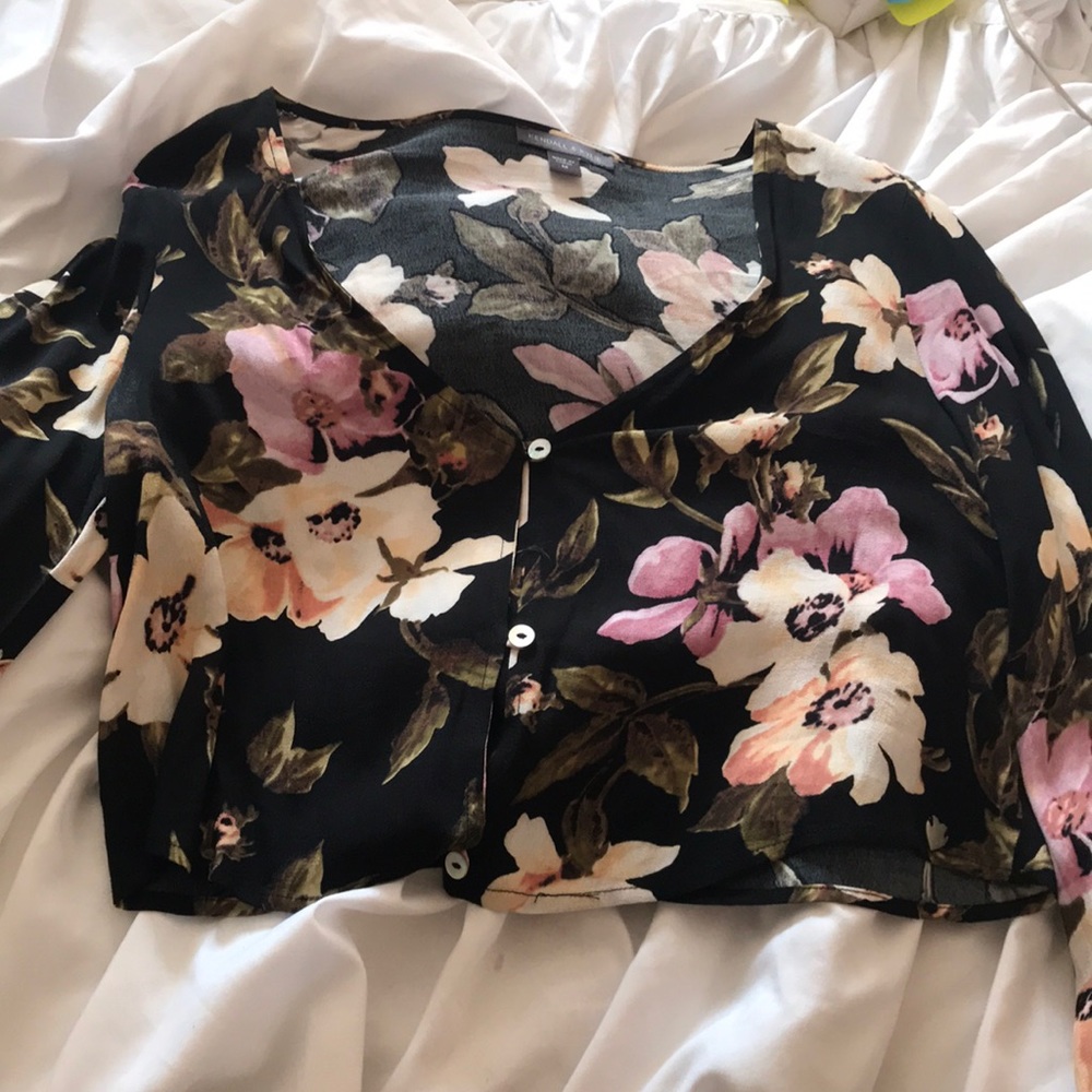 Cute spring cropped shirt  with flared sleeves 💕